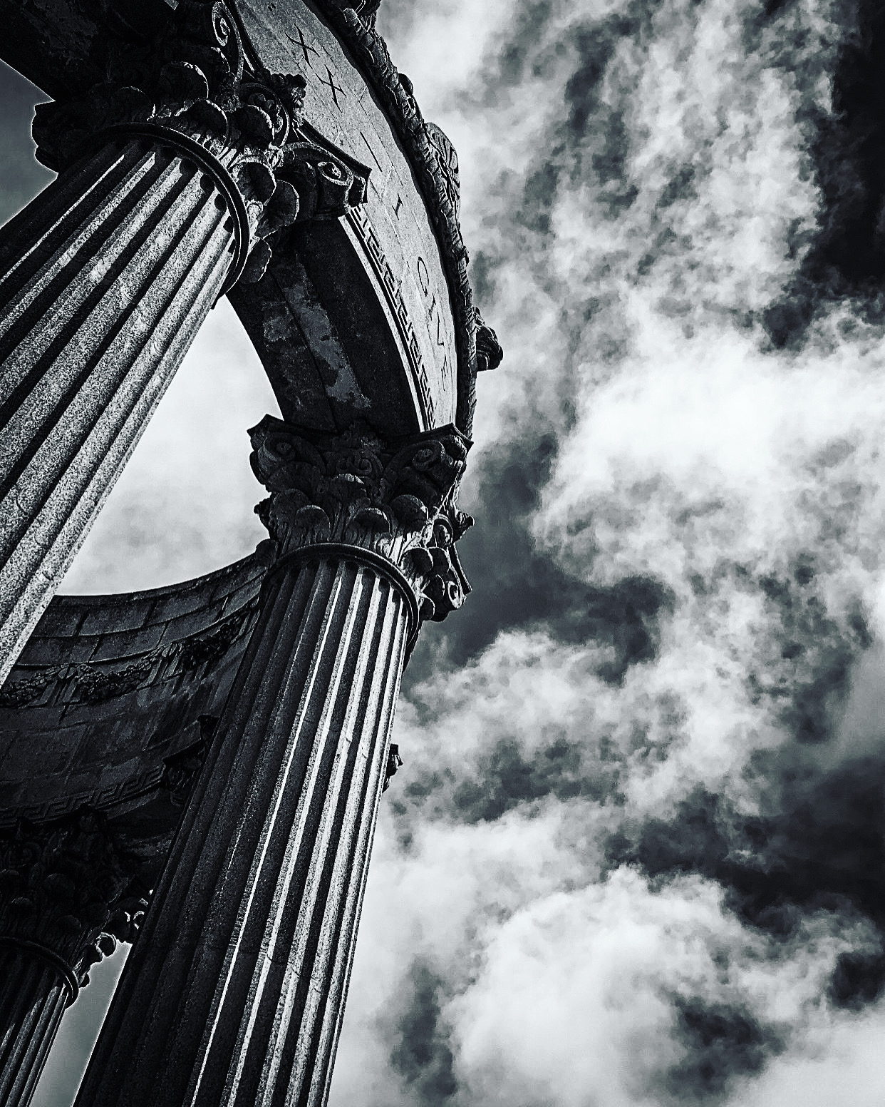 Columns in black and white